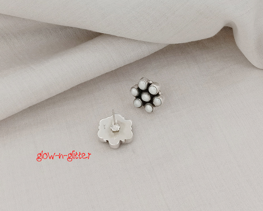 <span style="color: #808080;">STERLING SILVER & PEARL FLOWER STUD EARRINGS </span> - Image 2